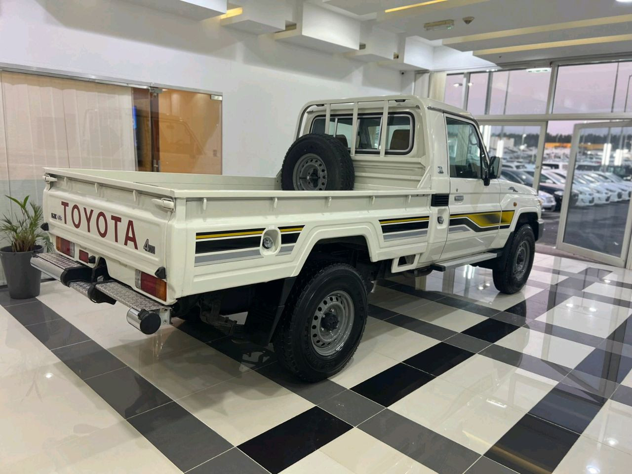 Toyota Land Cruiser - Image 6