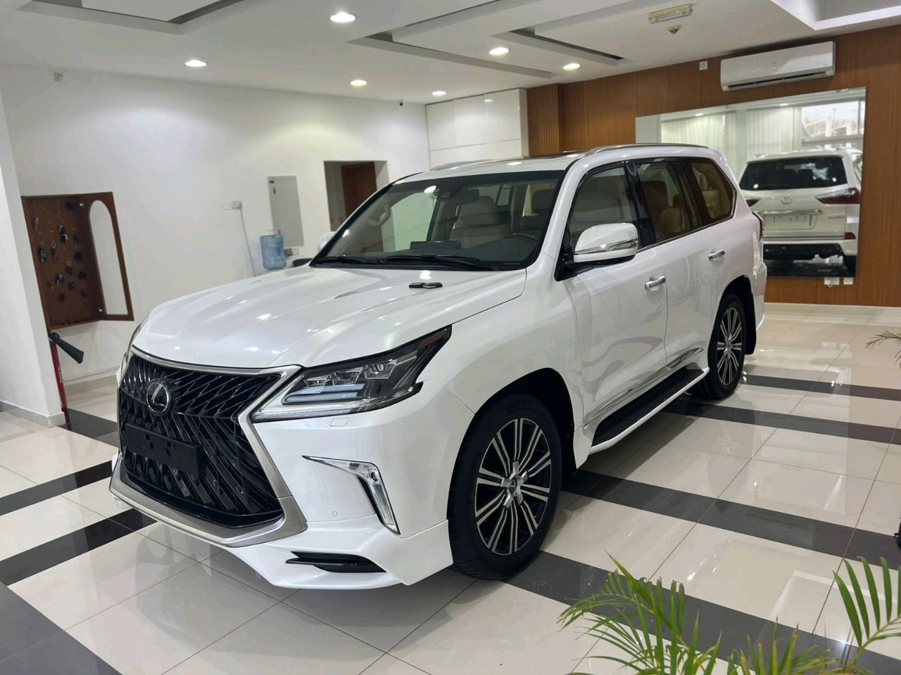 Lexus LX-Series - Image 4