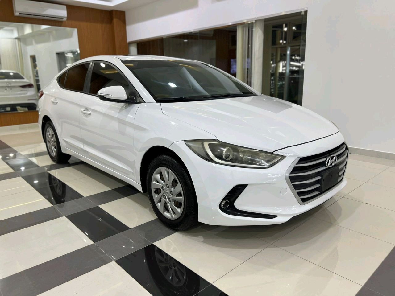 Hyundai Elantra - Image 4
