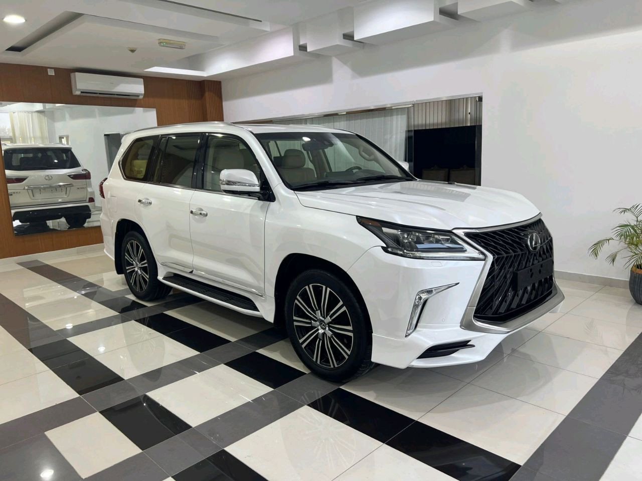 Lexus LX-Series - Image 11