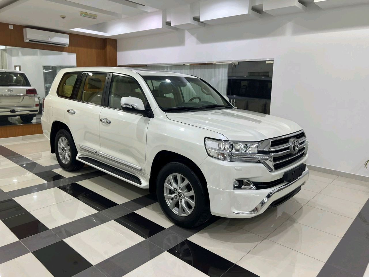Toyota Land Cruiser - Image 5