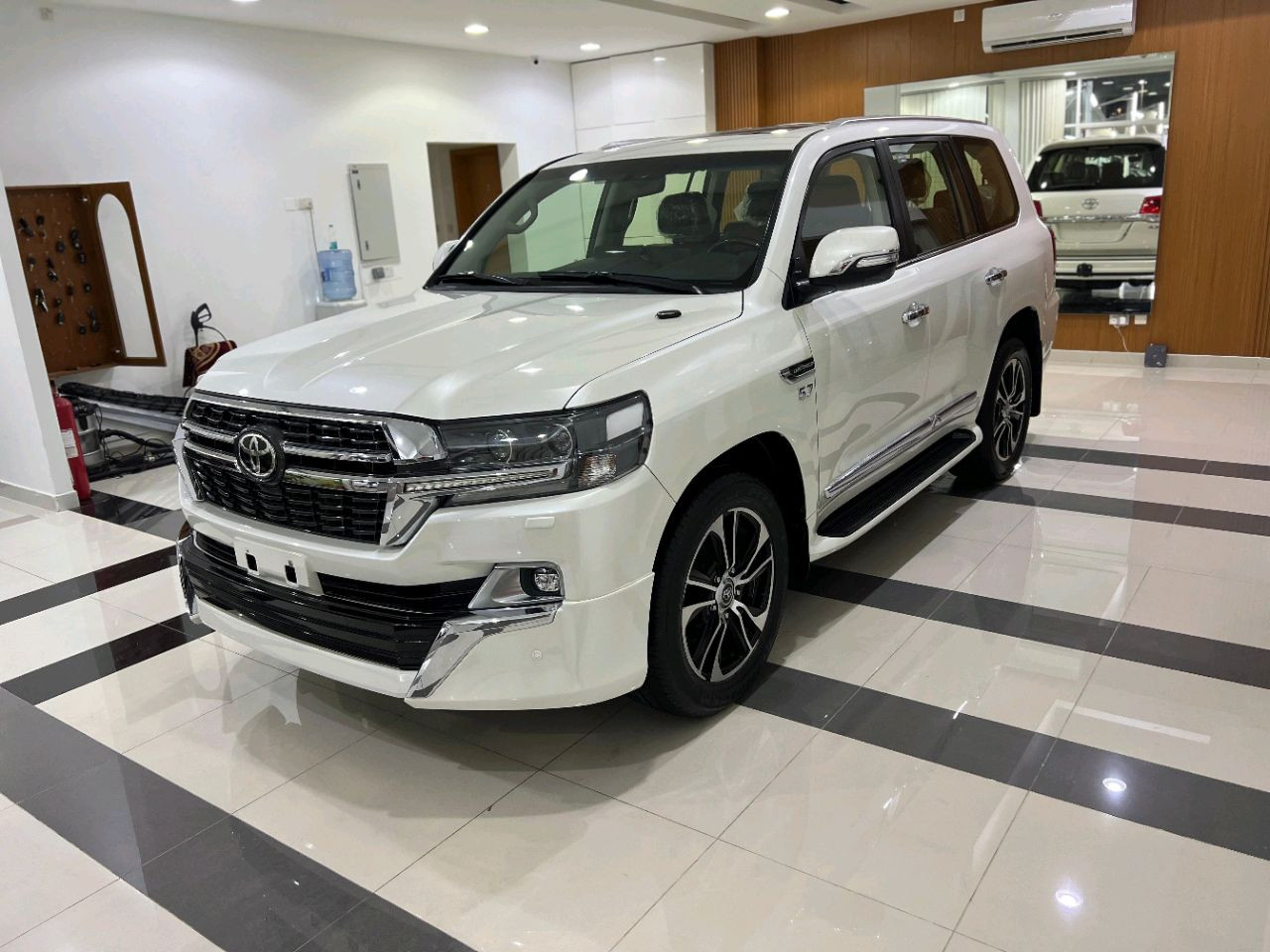 Toyota Land Cruiser - Image 4