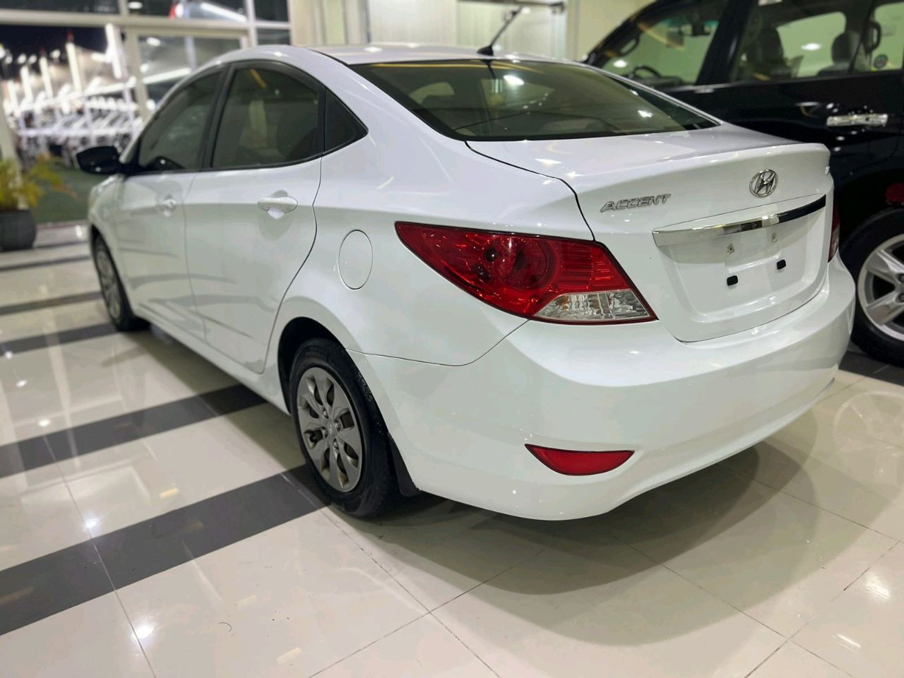 Hyundai Accent - Image 4