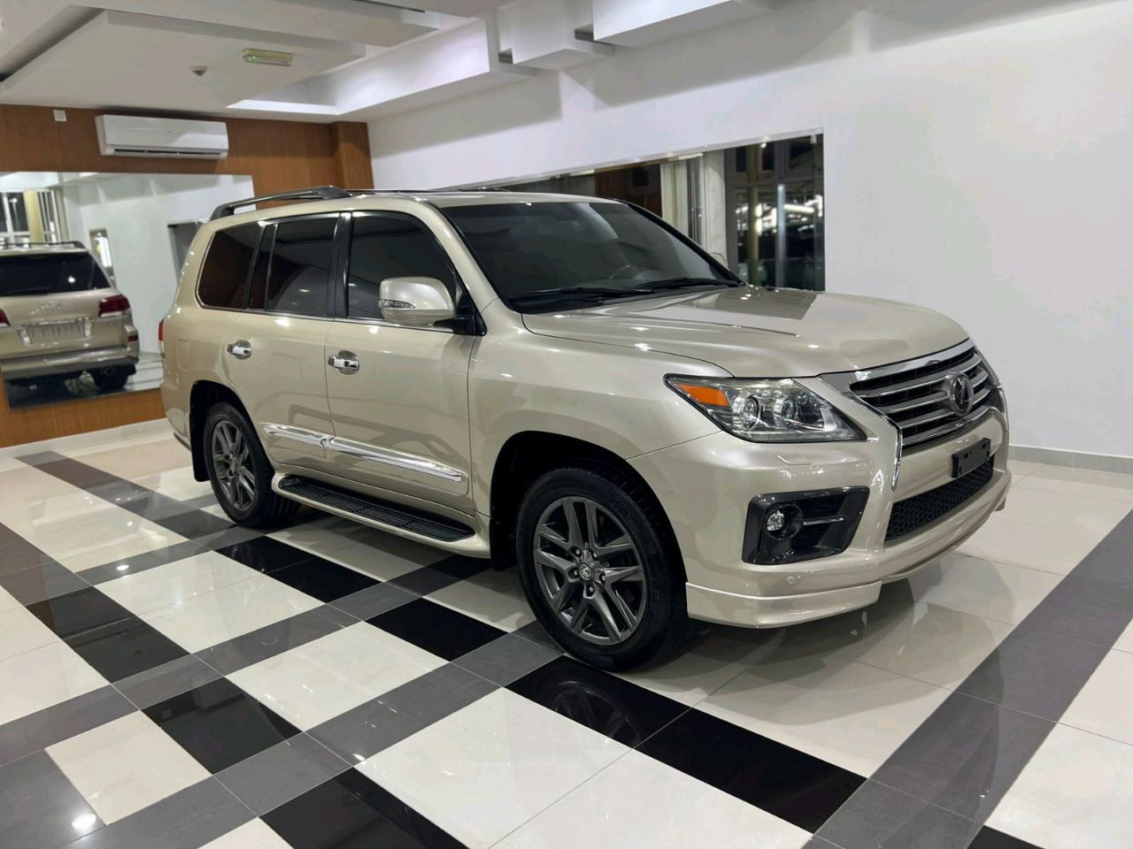 Lexus LX-Series - Image 3