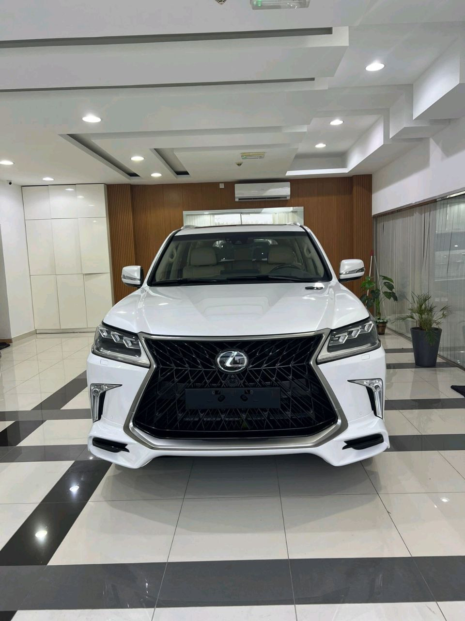 Lexus LX-Series - Image 10
