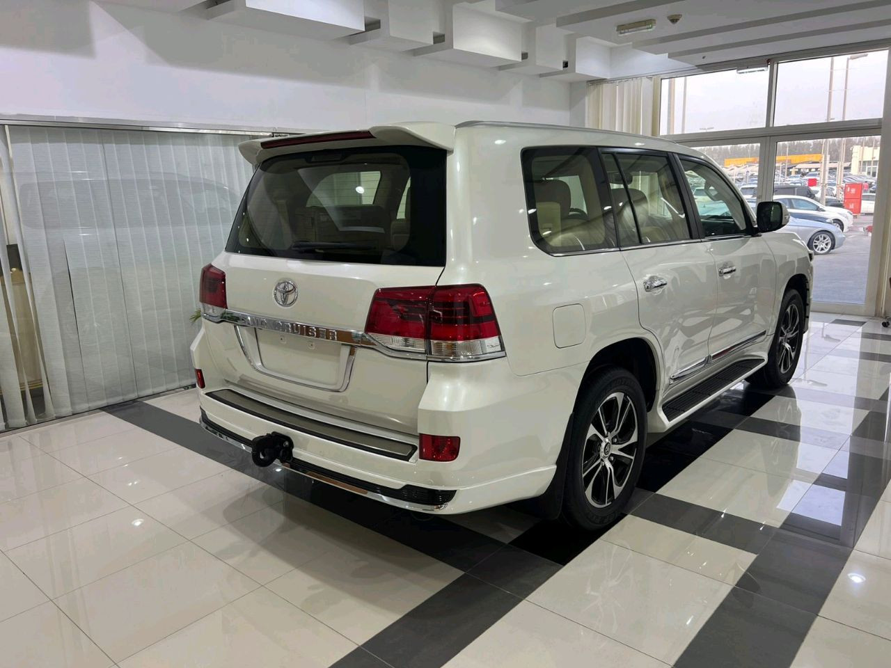 Toyota Land Cruiser - Image 6
