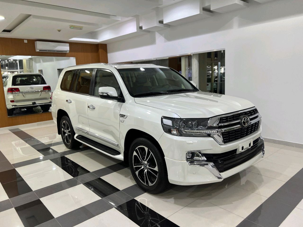 Toyota Land Cruiser - Image 9