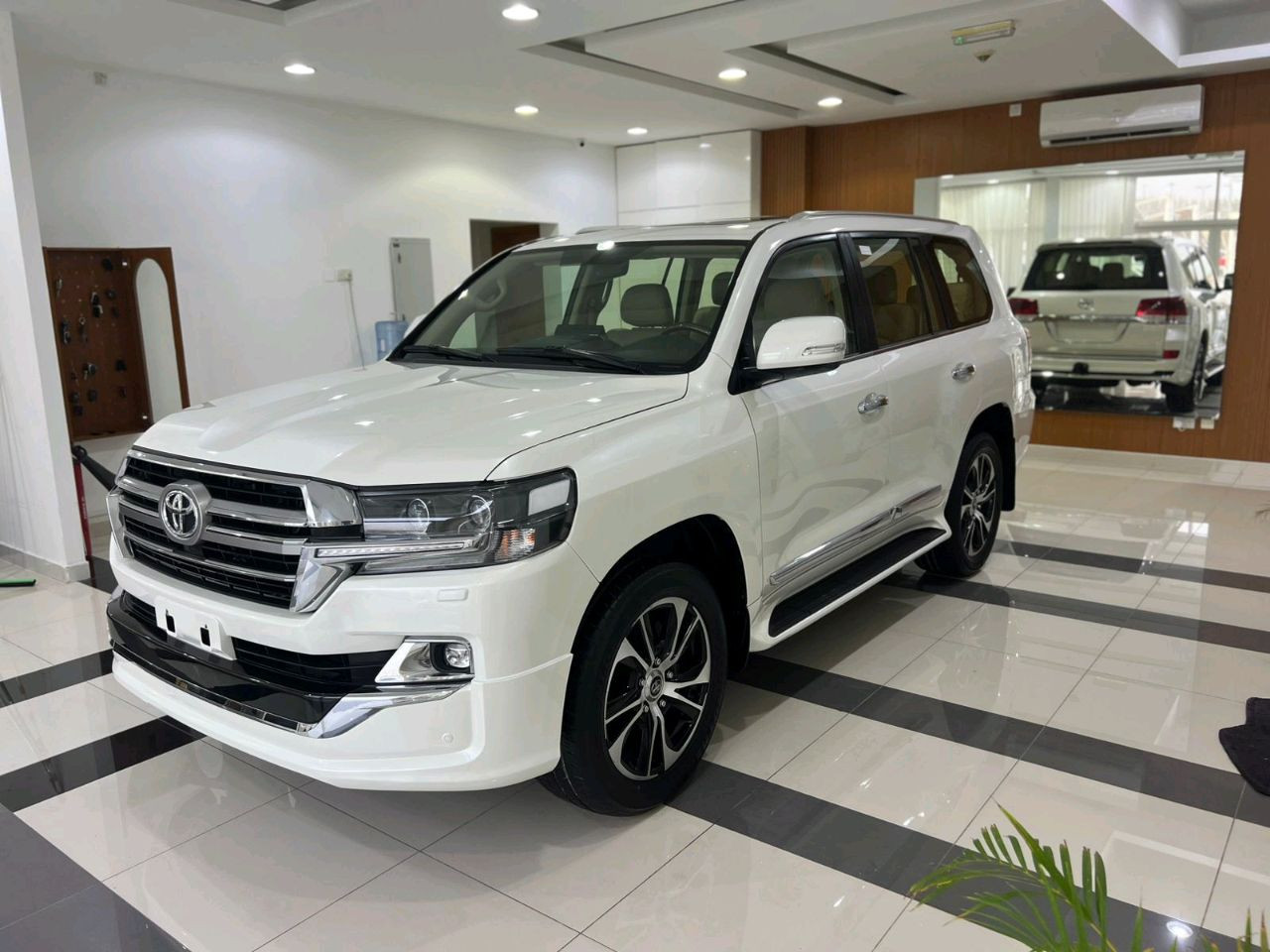 Toyota Land Cruiser - Image 9
