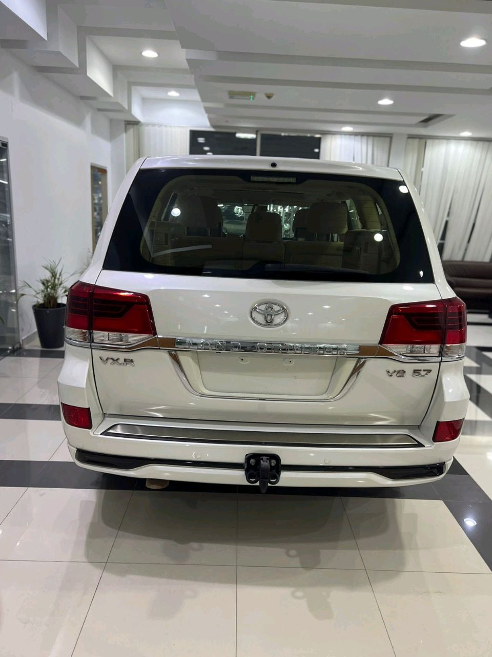 Toyota Land Cruiser - Image 8