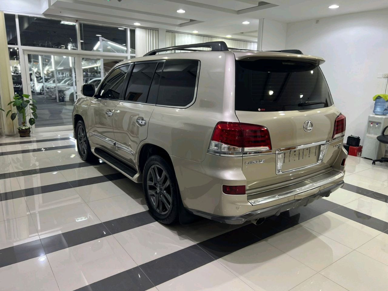 Lexus LX-Series - Image 12