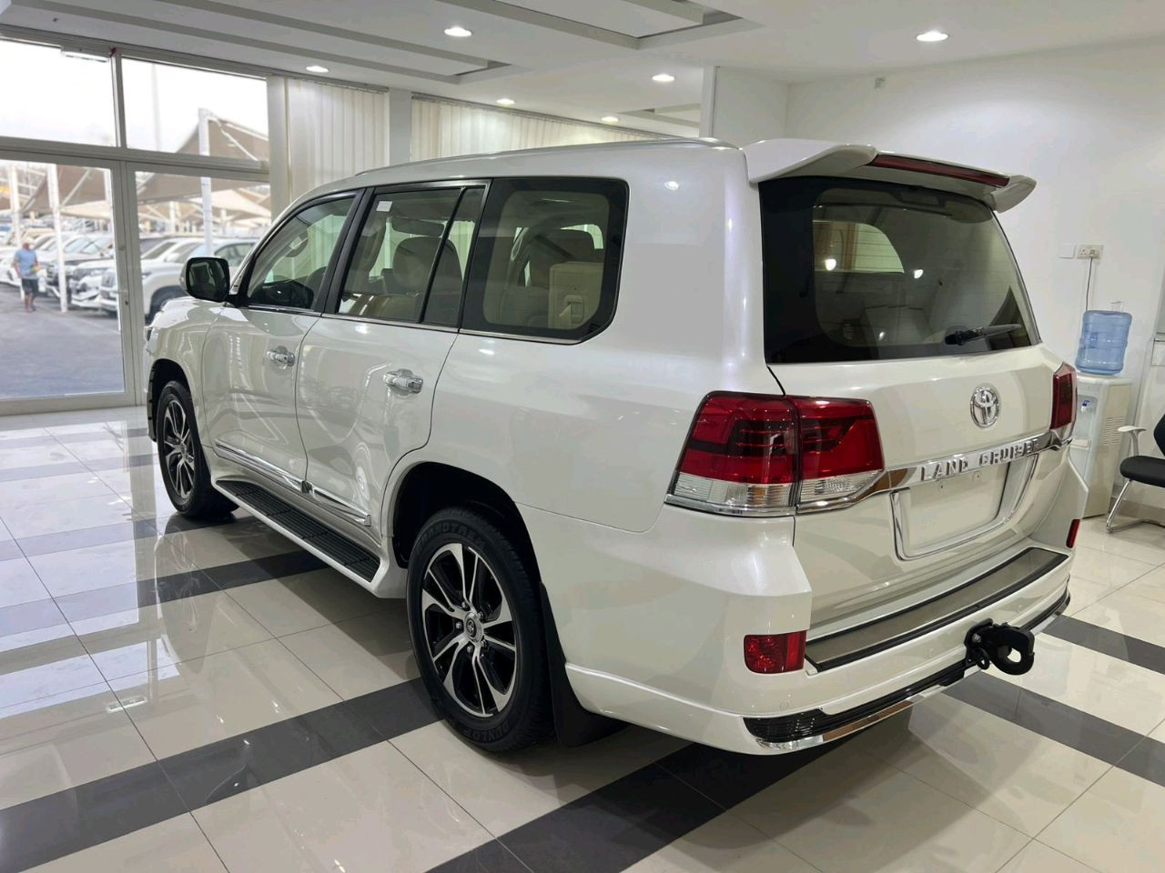 Toyota Land Cruiser - Image 10