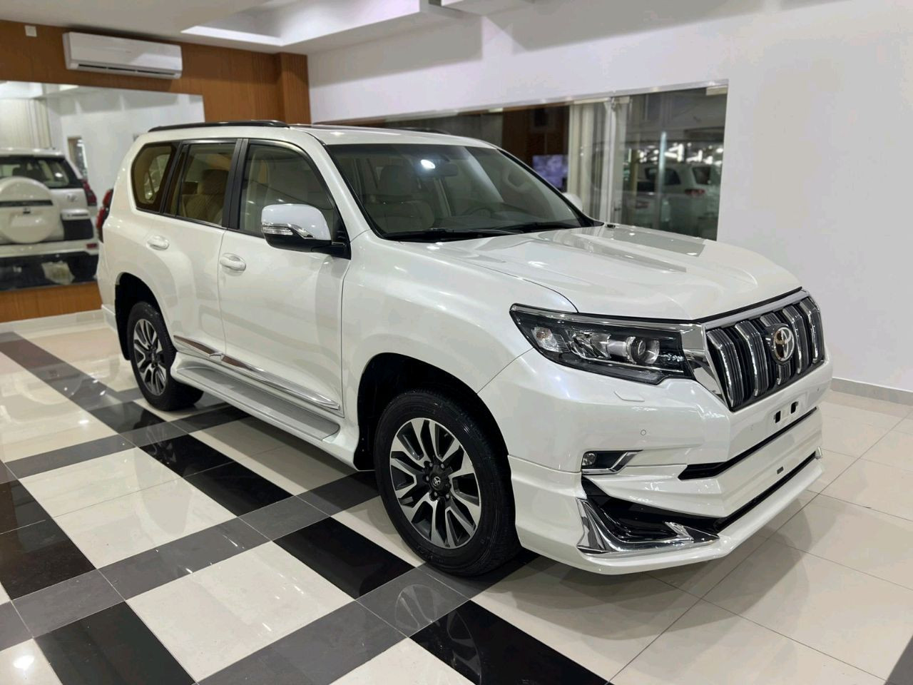 Toyota Prado - Image 3