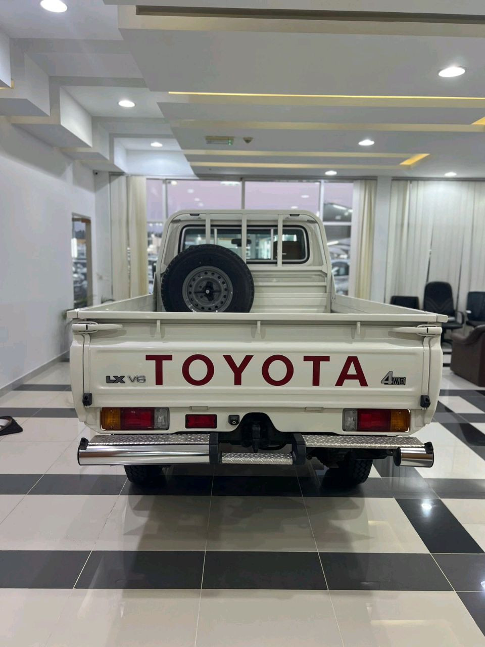Toyota Land Cruiser - Image 10