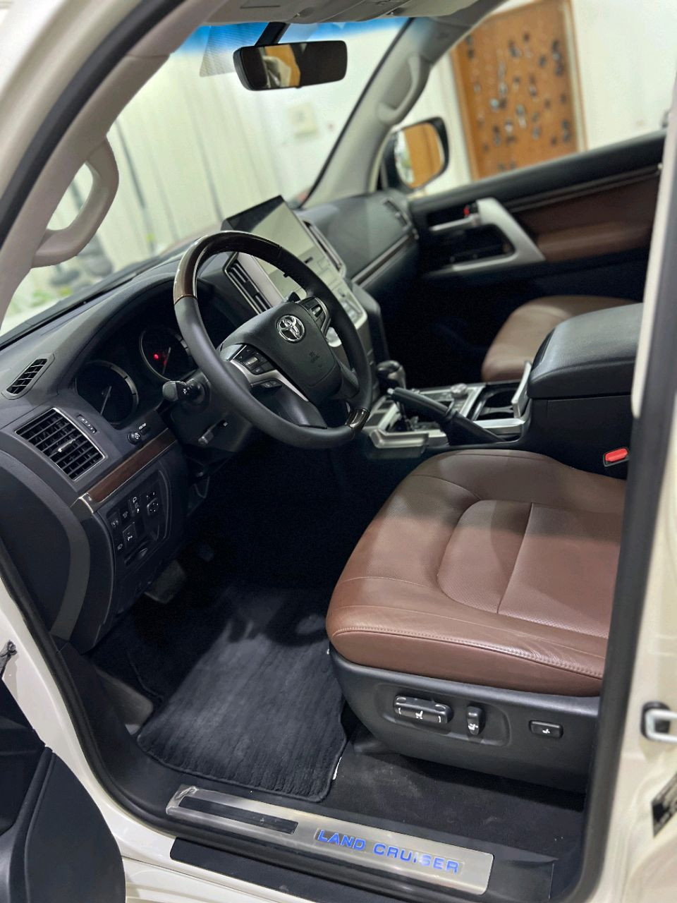 Toyota Land Cruiser - Image 13