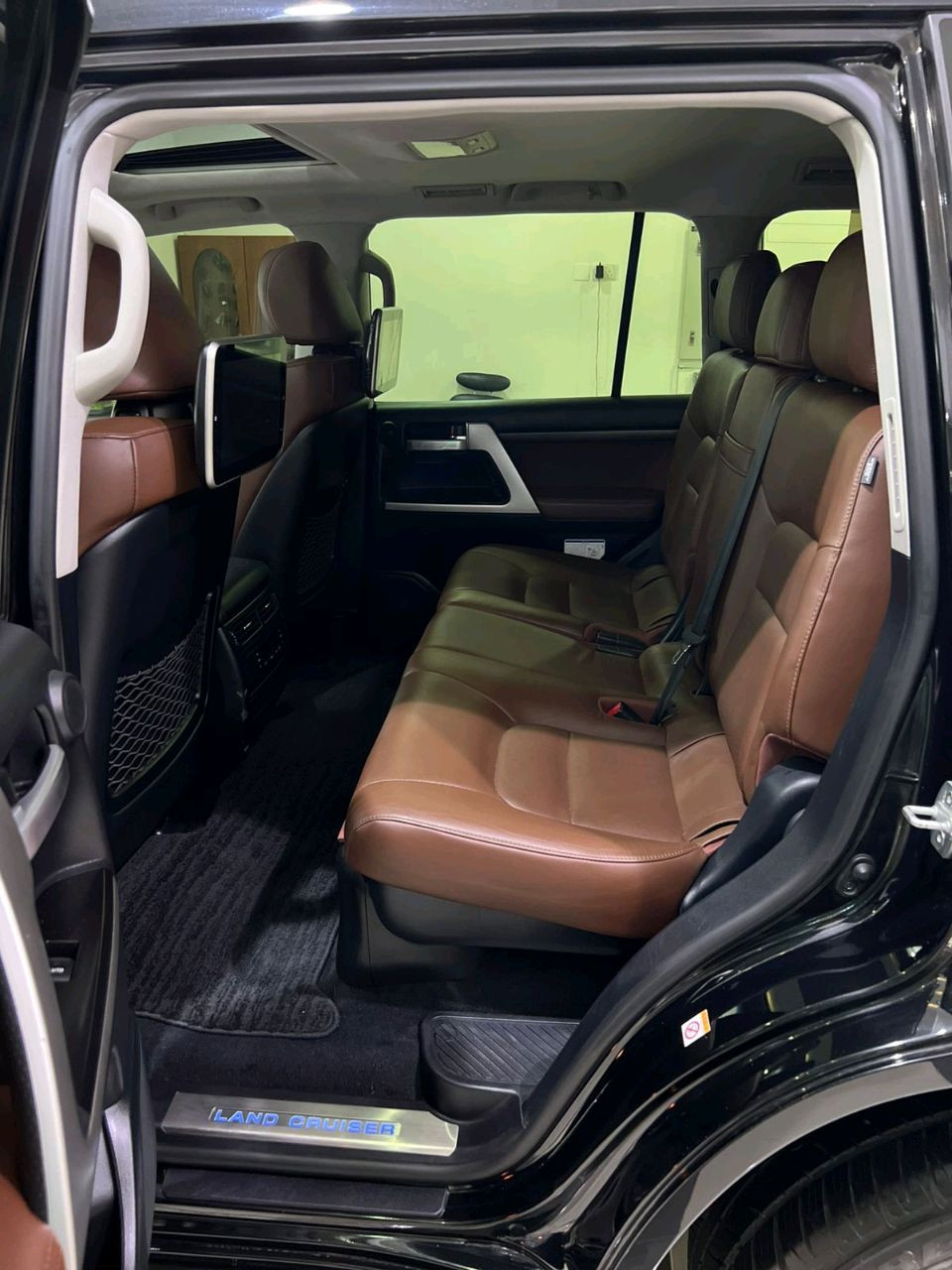 Toyota Land Cruiser - Image 3
