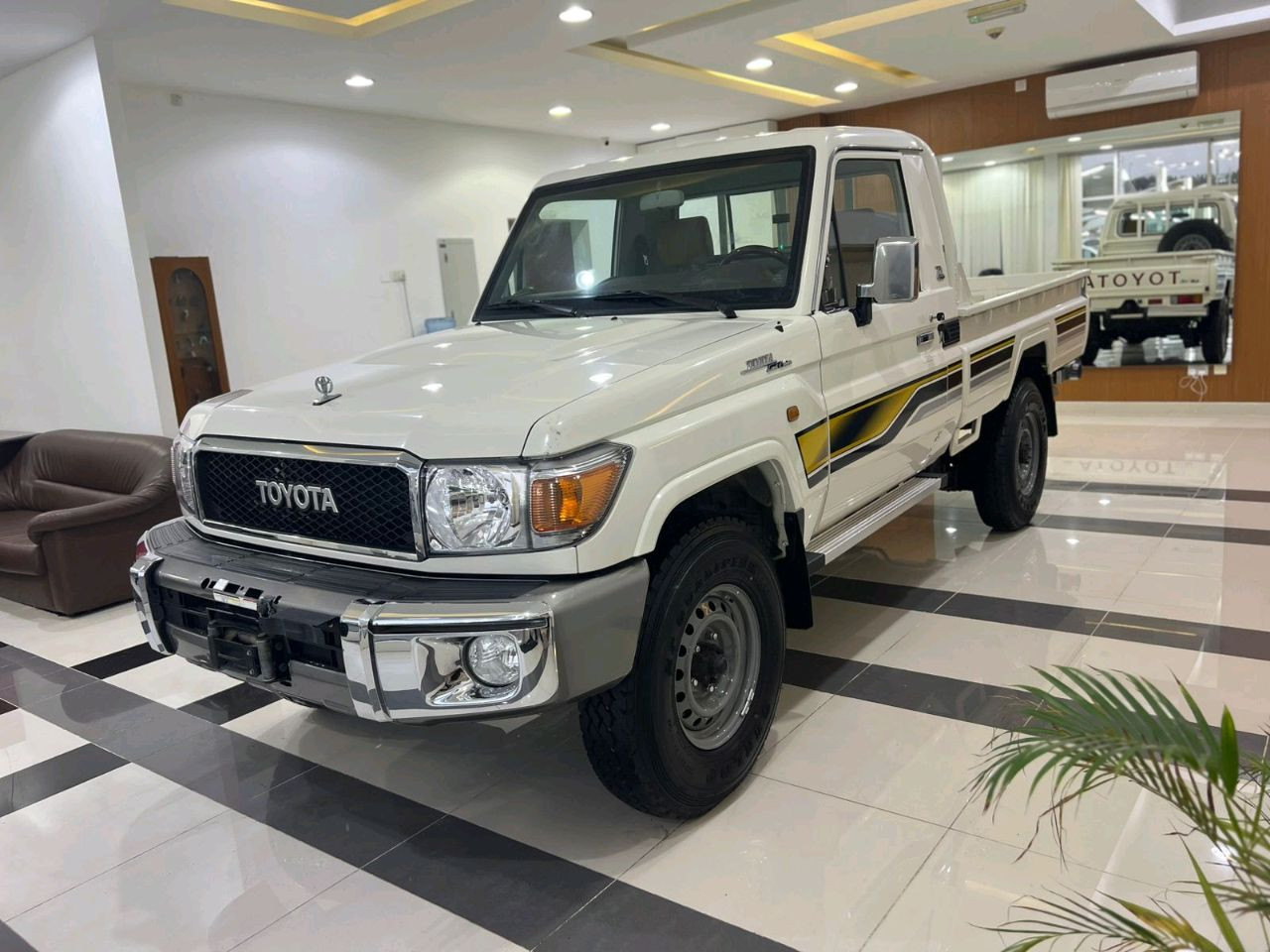 Toyota Land Cruiser - Image 3