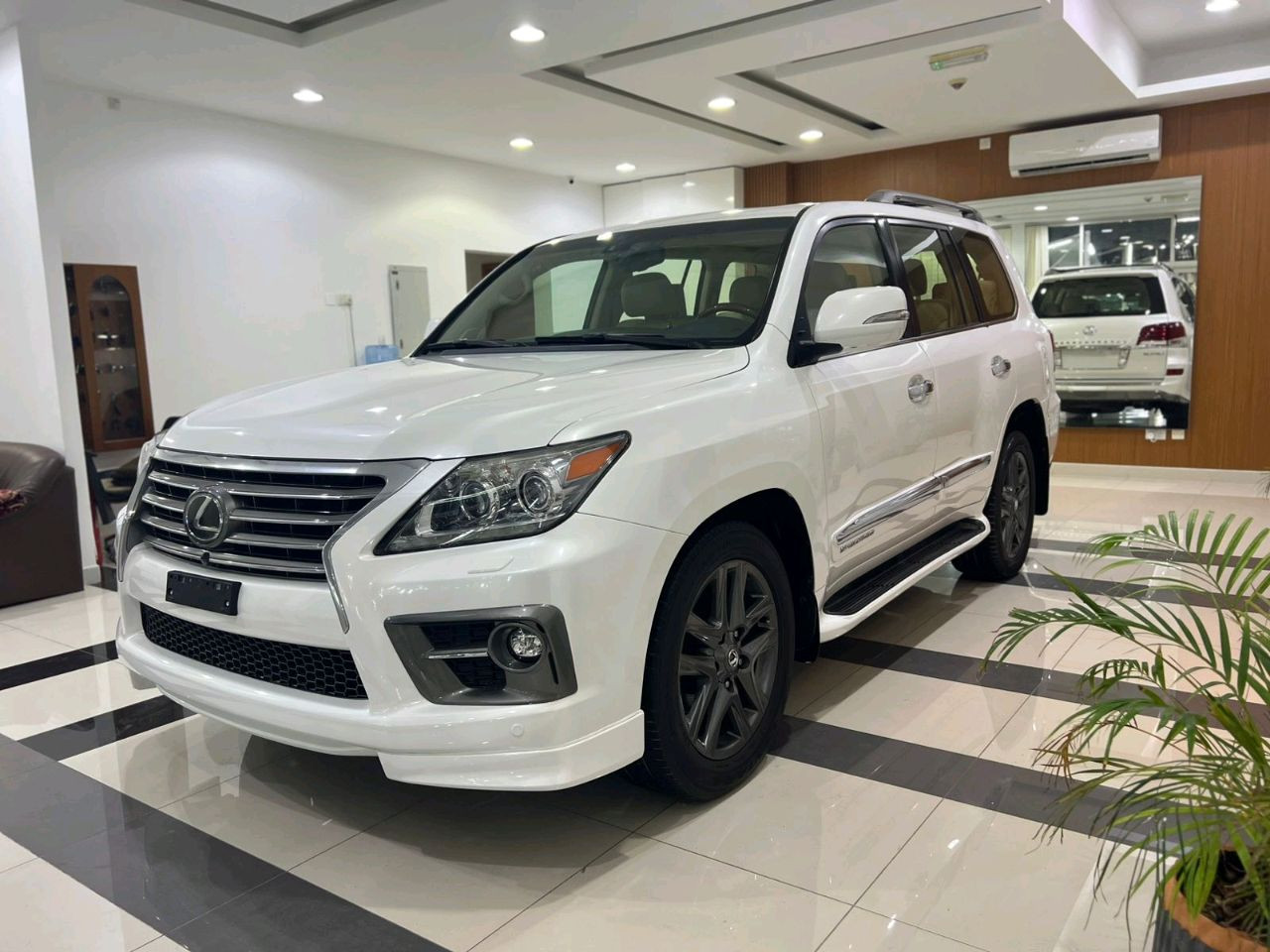 Lexus LX-Series - Image 11