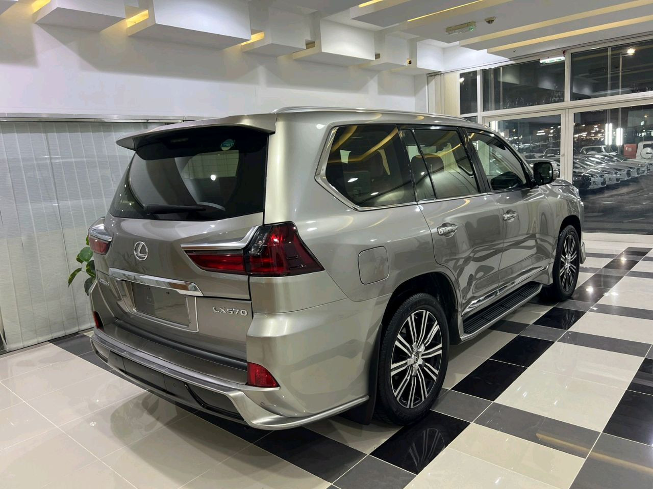 Lexus LX-Series - Image 8
