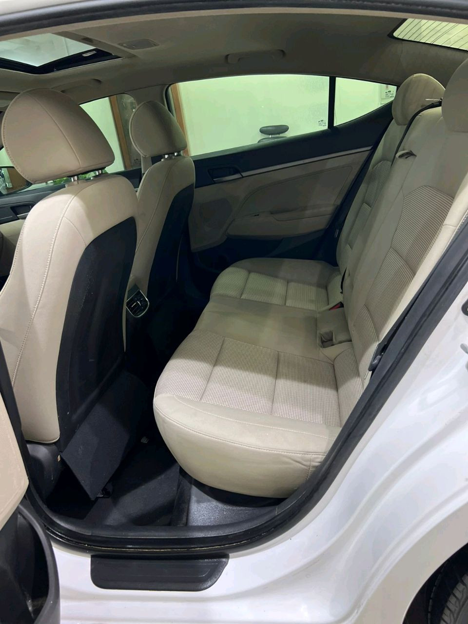 Hyundai Elantra - Image 7