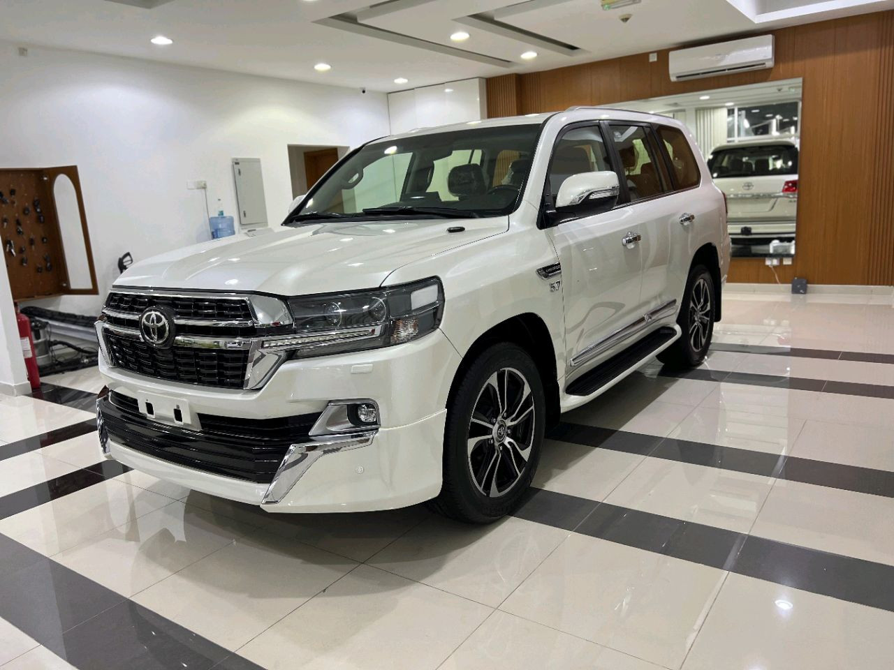 Toyota Land Cruiser - Image 7