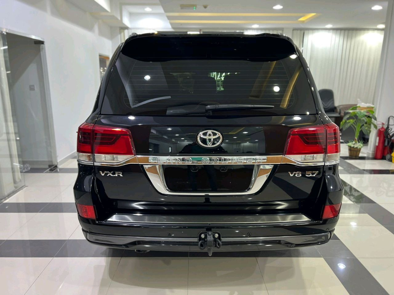 Toyota Land Cruiser - Image 6