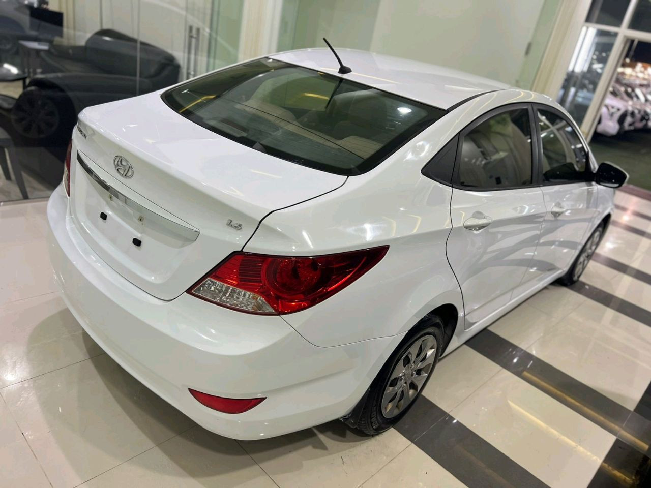 Hyundai Accent - Image 3