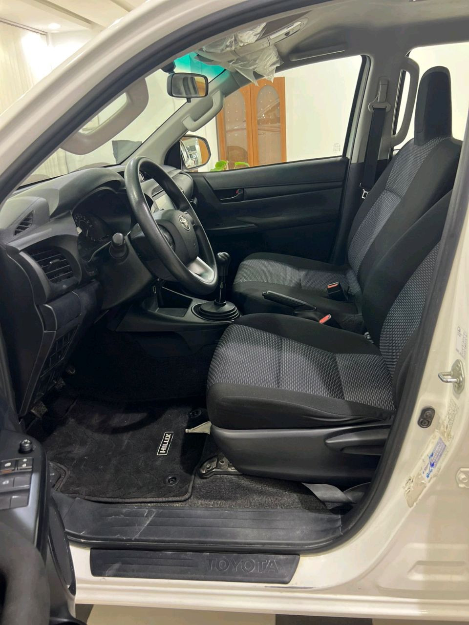 Toyota Hilux - Image 11