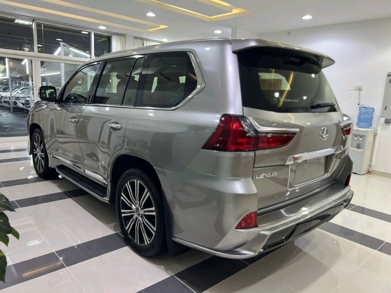 Lexus LX-Series - Image 17