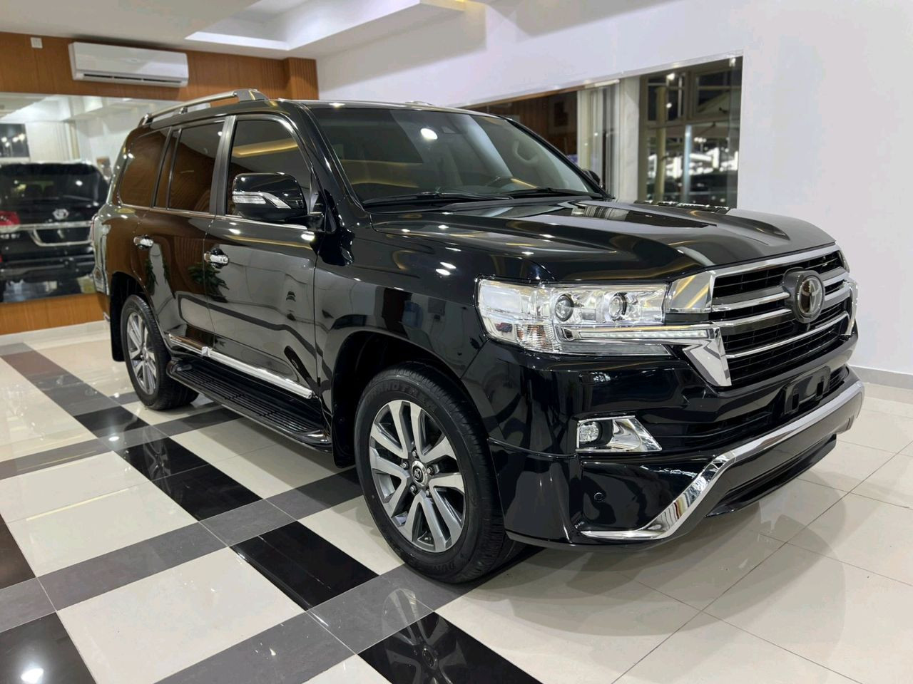 Toyota Land Cruiser - Image 2