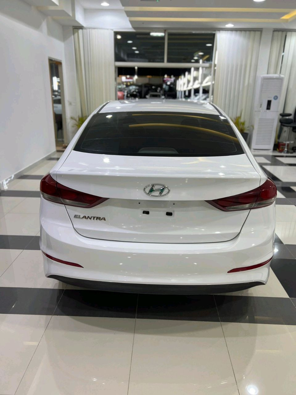 Hyundai Elantra - Image 6