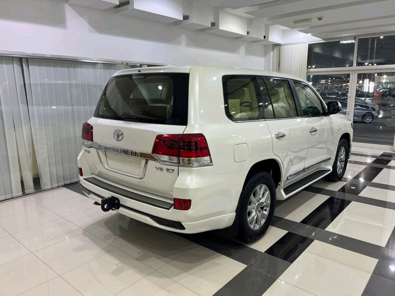 Toyota Land Cruiser - Image 3