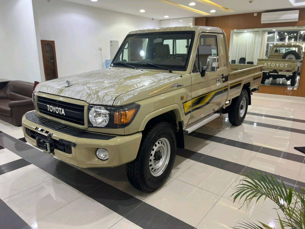 Toyota Land Cruiser - Image 4