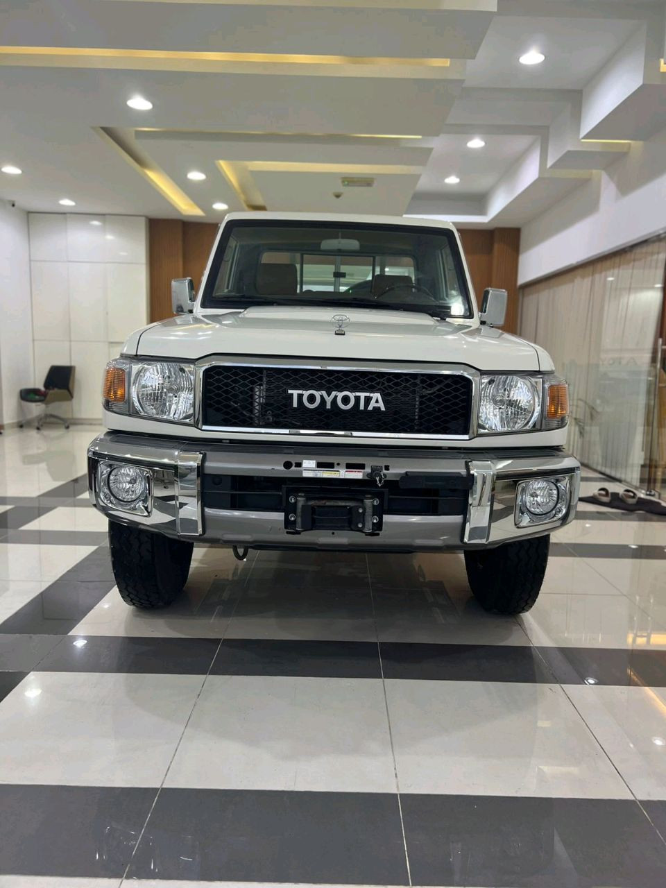 Toyota Land Cruiser - Image 7