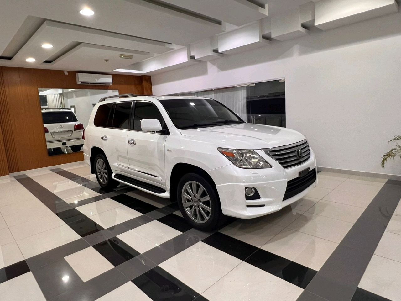 Lexus LX-Series - Image 12