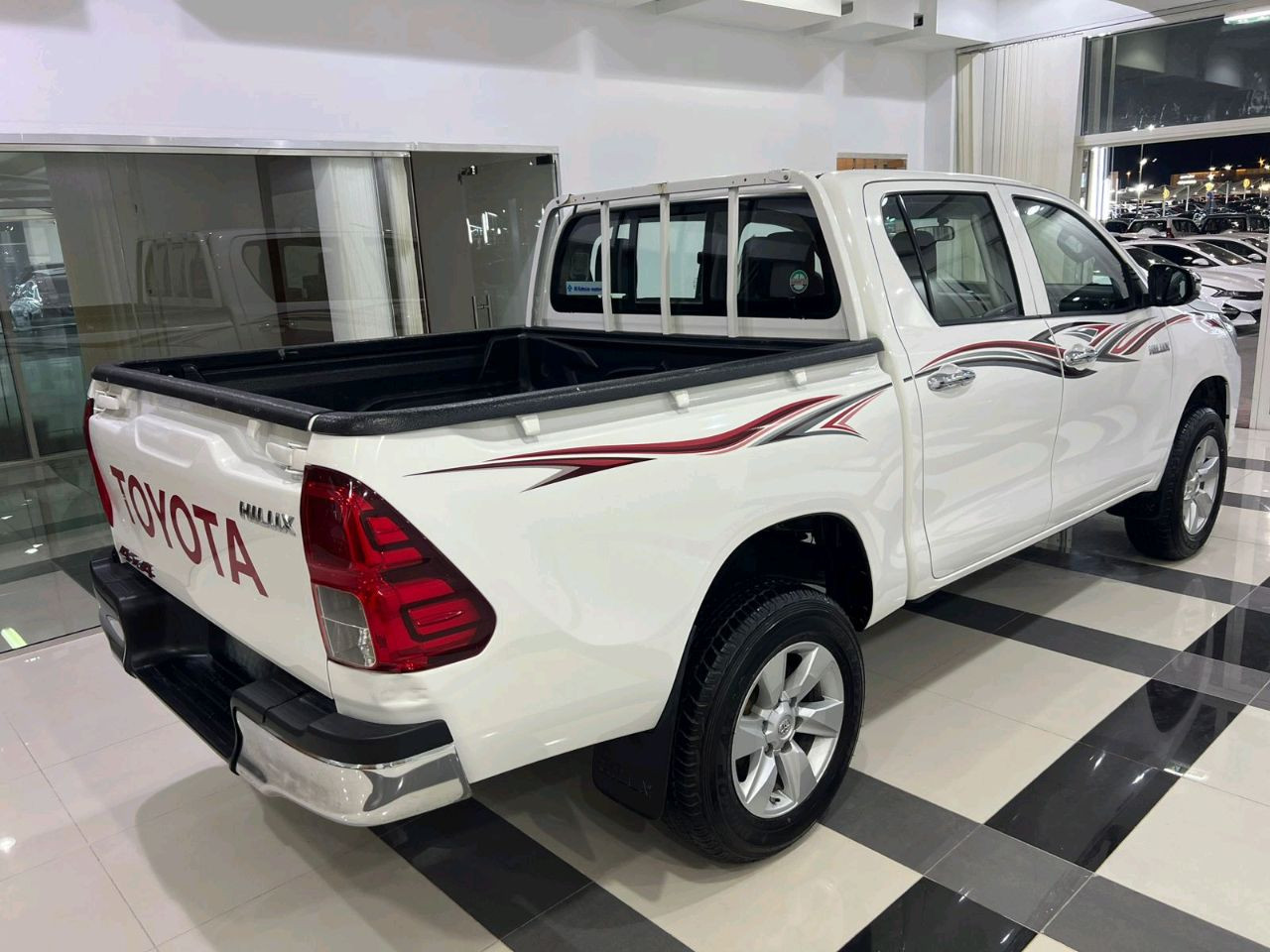 Toyota Hilux - Image 9