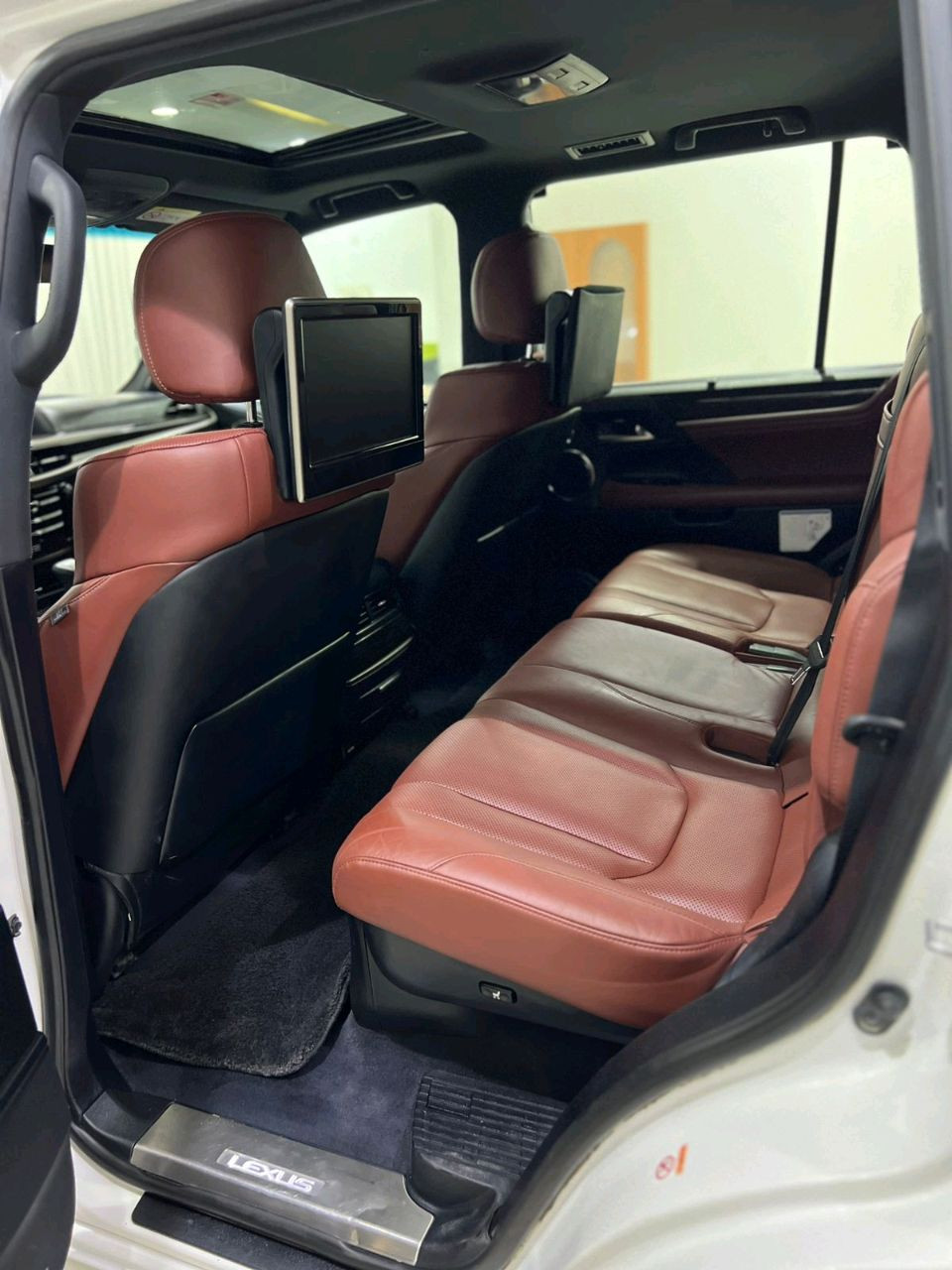 Lexus LX-Series - Image 3