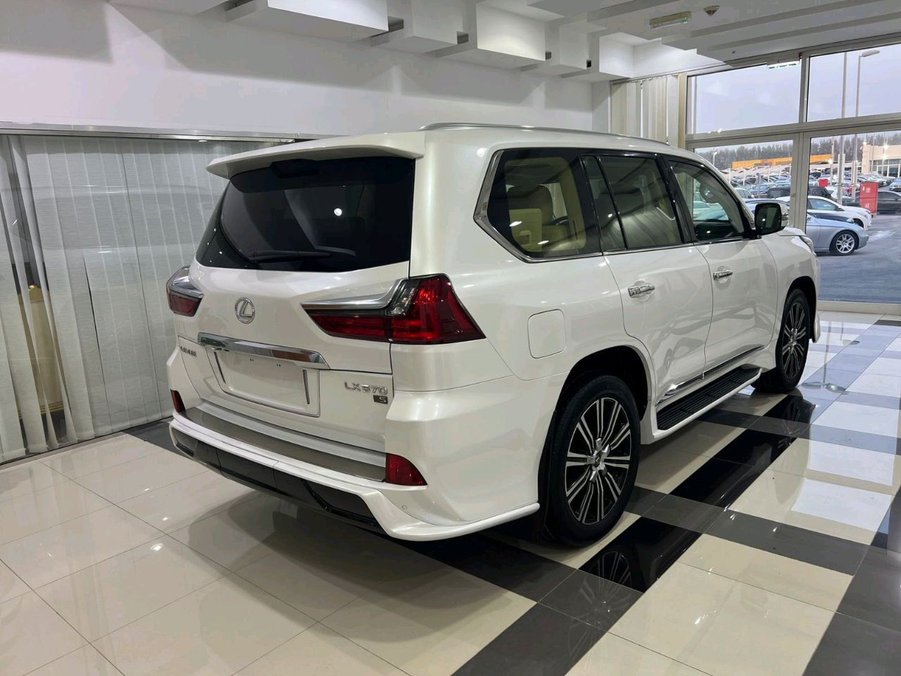 Lexus LX-Series - Image 12