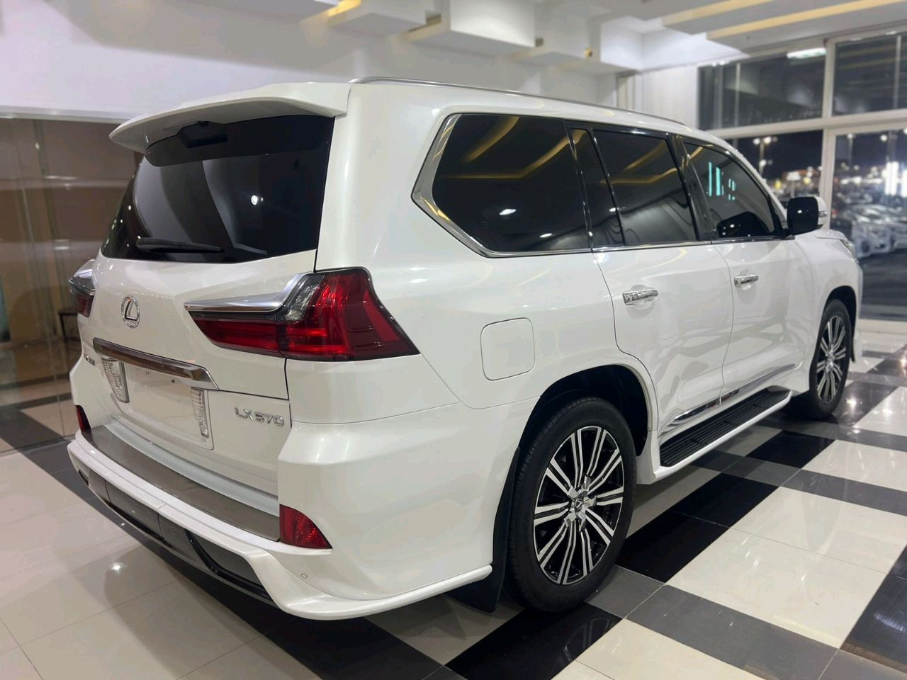 Lexus LX-Series - Image 9