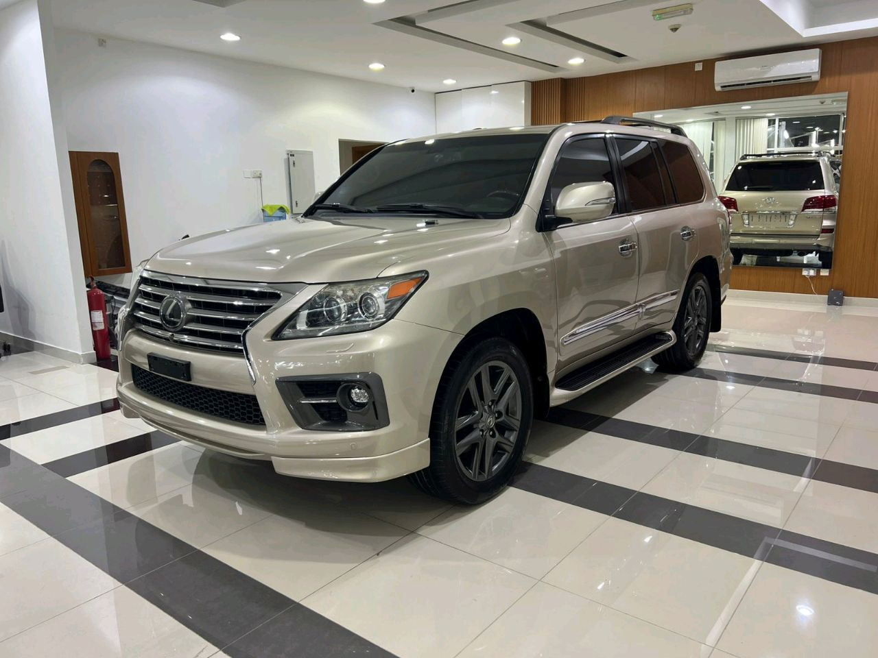 Lexus LX-Series - Image 10