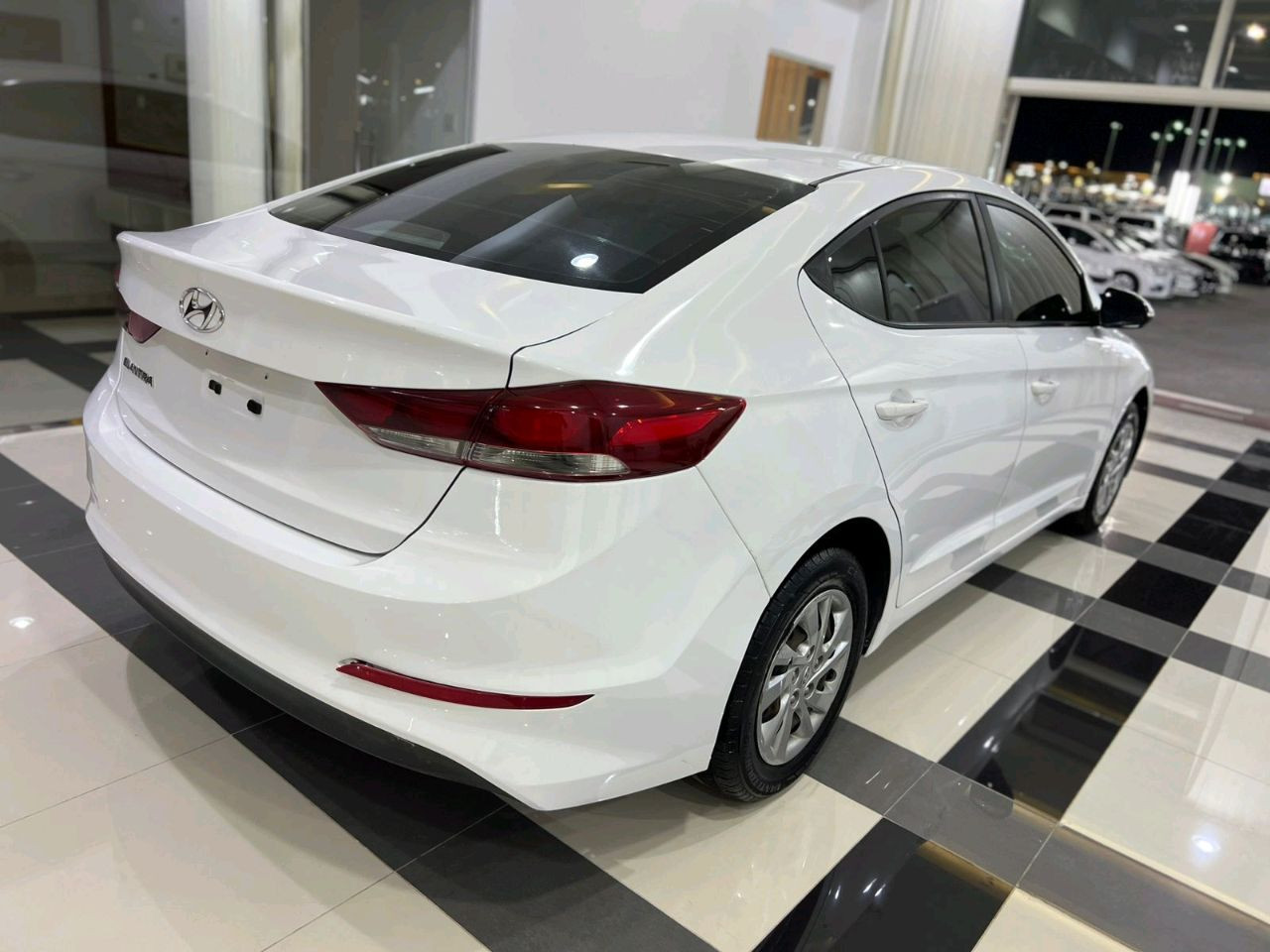 Hyundai Elantra - Image 5