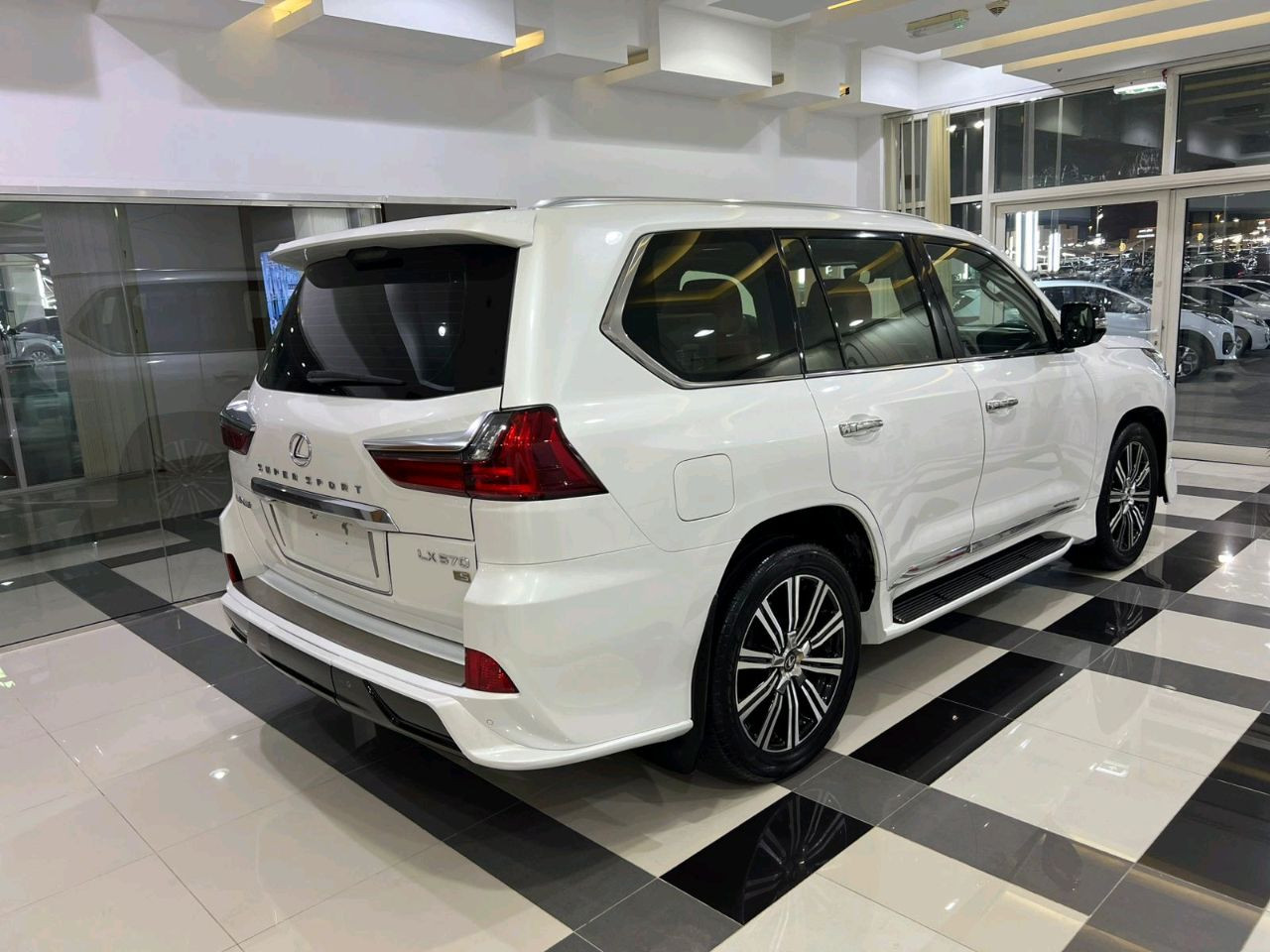 Lexus LX-Series - Image 4