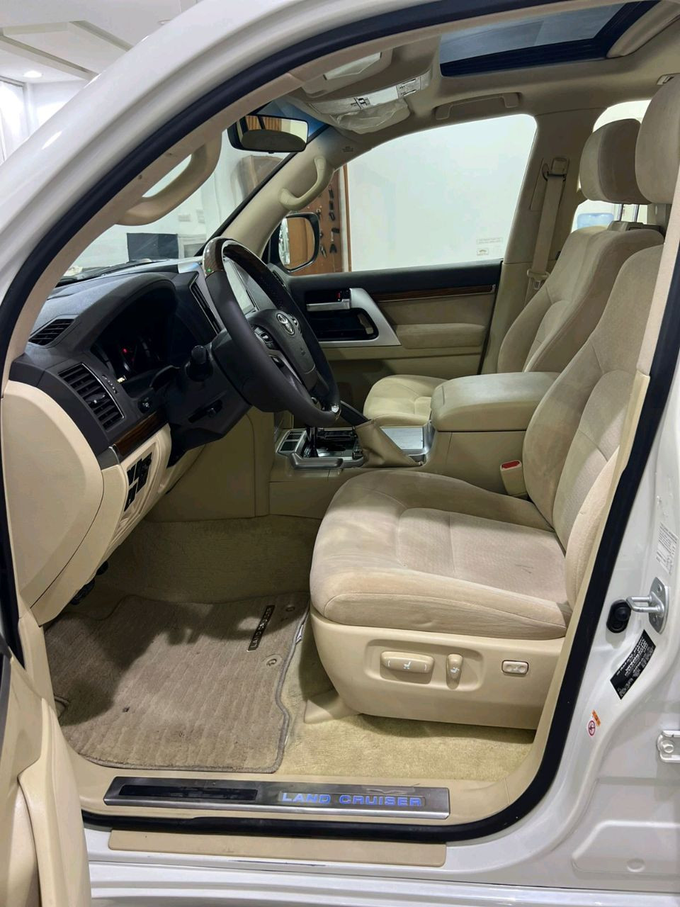 Toyota Land Cruiser - Image 11