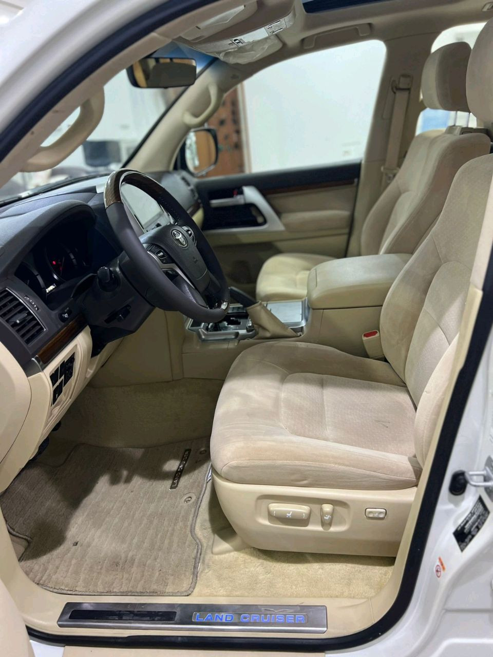 Toyota Land Cruiser - Image 7