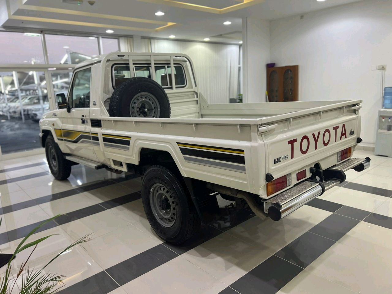 Toyota Land Cruiser - Image 5