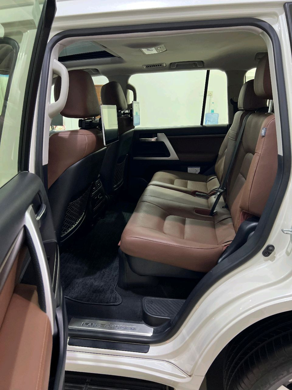 Toyota Land Cruiser - Image 10