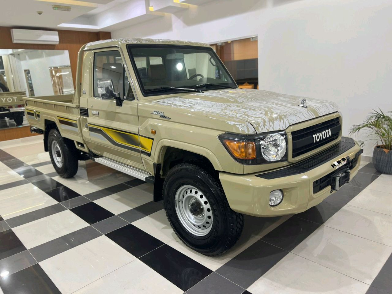 Toyota Land Cruiser - Image 5