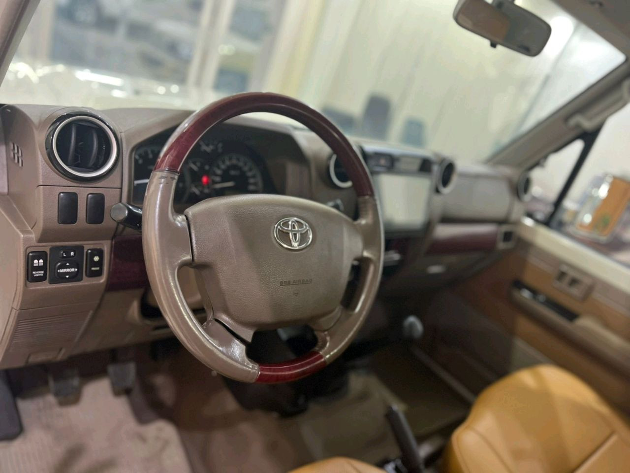 Toyota Land Cruiser - Image 9