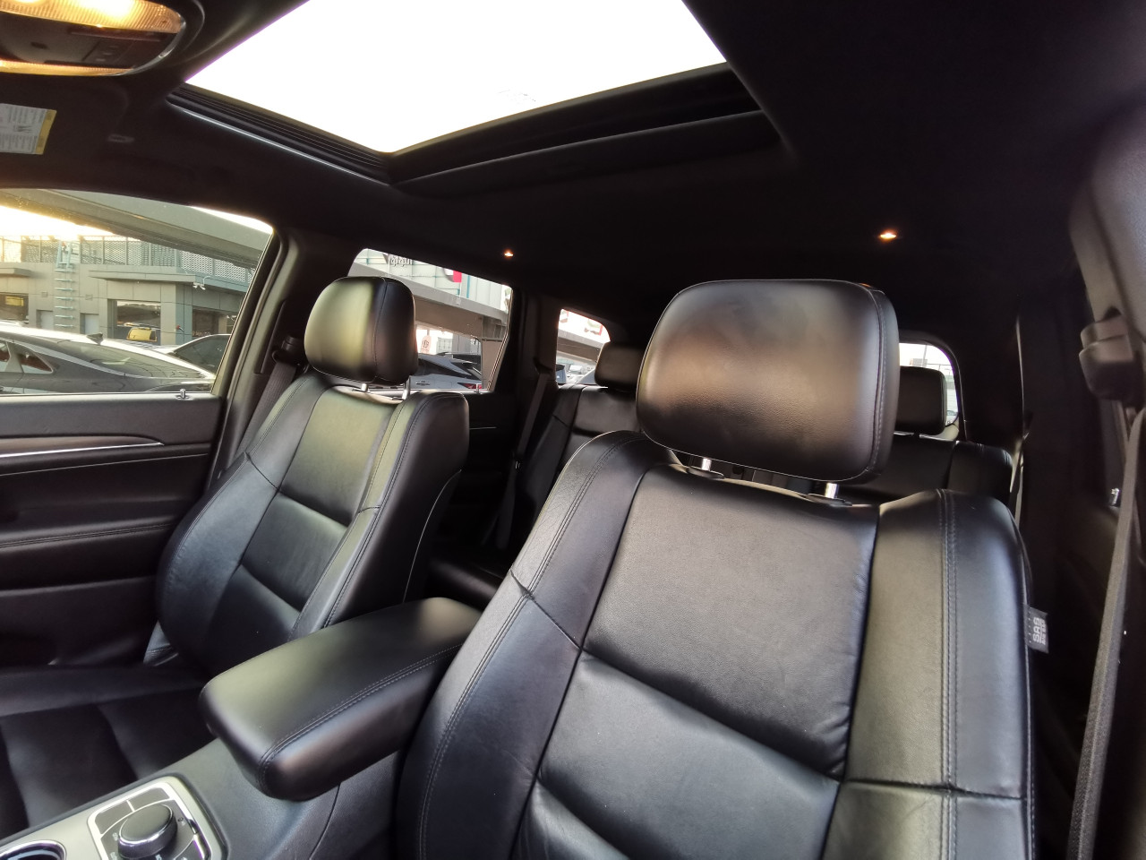 Jeep Grand Cherokee - Image 7