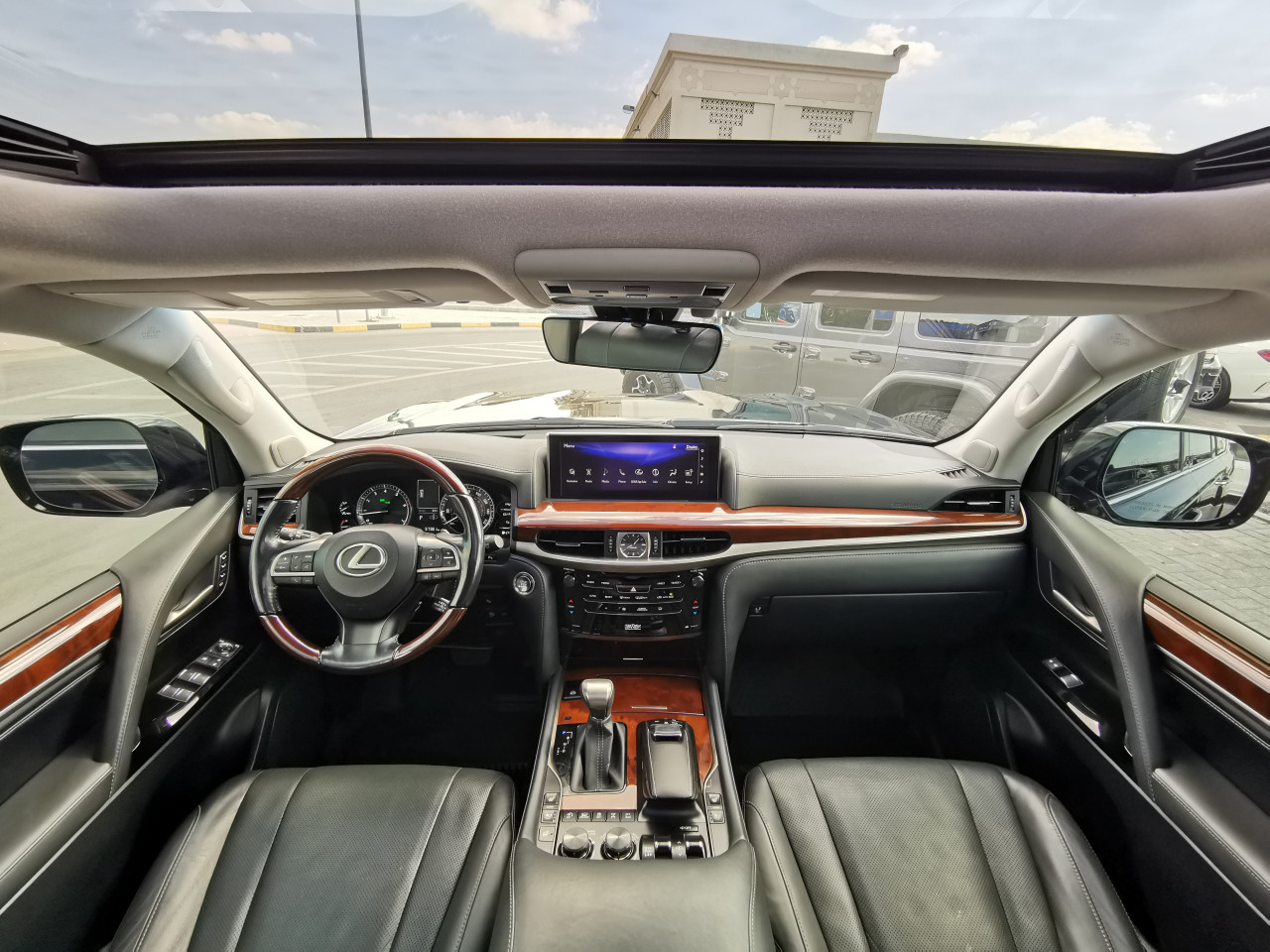 Lexus LX-Series - Image 12