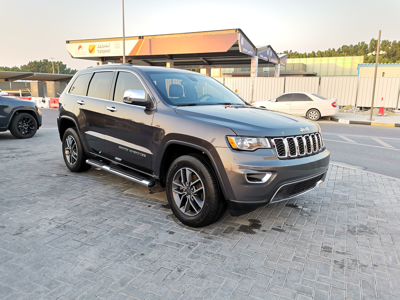 Jeep Grand Cherokee - Image 4